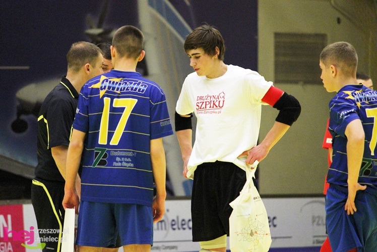 Mistrzostwa Polski U-16 w futsalu w Mielcu - DZIEŃ I