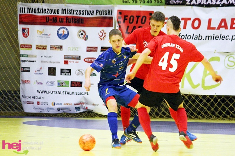Mistrzostwa Polski U-16 w futsalu w Mielcu - DZIEŃ I