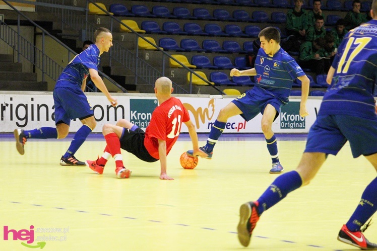 Mistrzostwa Polski U-16 w futsalu w Mielcu - DZIEŃ I