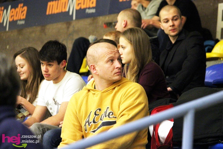 Mistrzostwa Polski U-16 w futsalu w Mielcu - DZIEŃ I