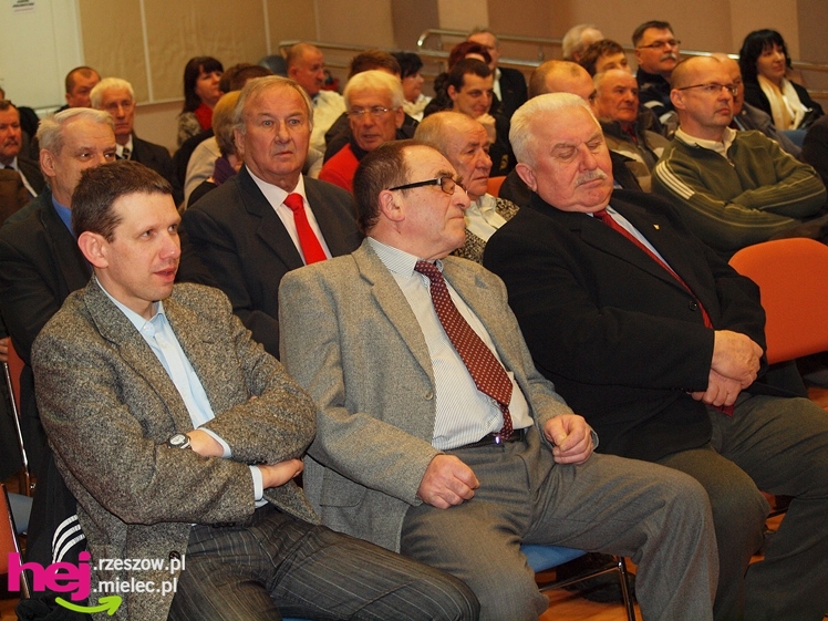 Senyszyn w Mielcu: prawica wywołuje kłótnie. A prawica przyszła pytać