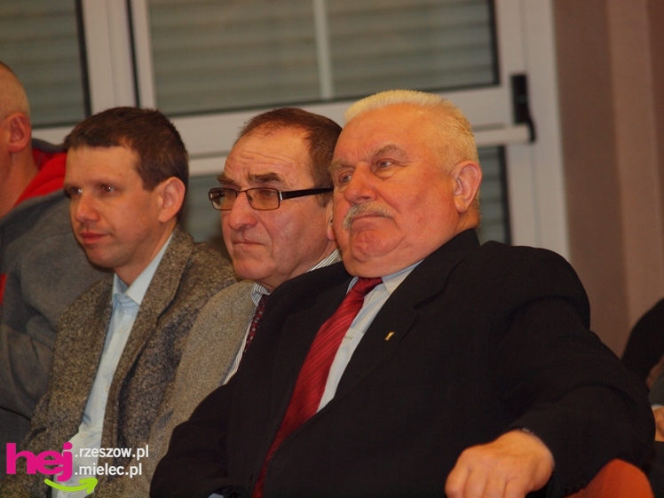 Senyszyn w Mielcu: prawica wywołuje kłótnie. A prawica przyszła pytać