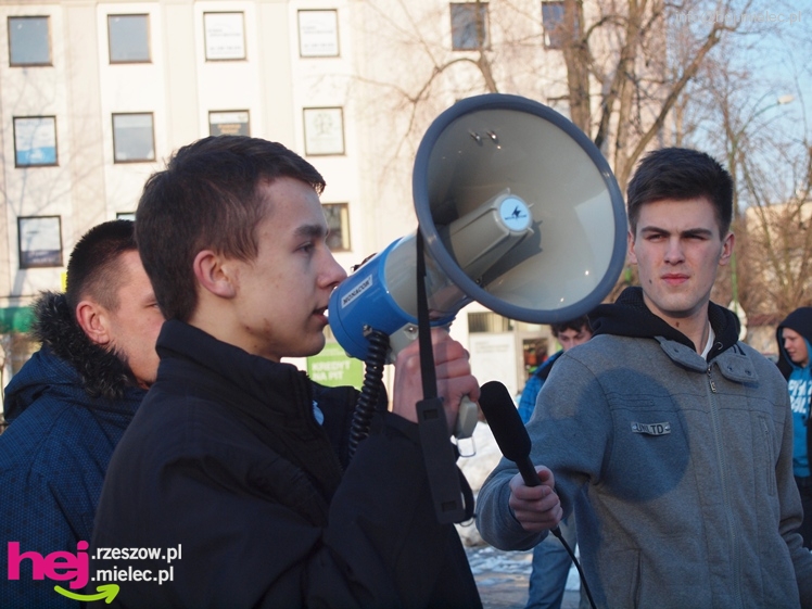 Młodzi mielczanie domagali sie odwołania rządu RP