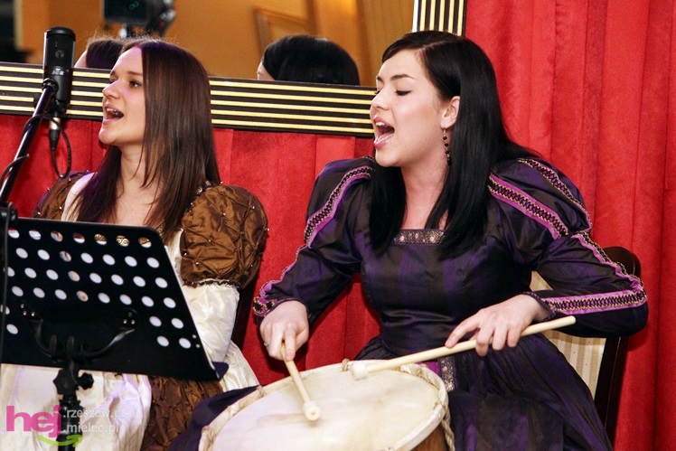 Dziewczęta z Hortus Musicus podziękowały partnerom zespołu