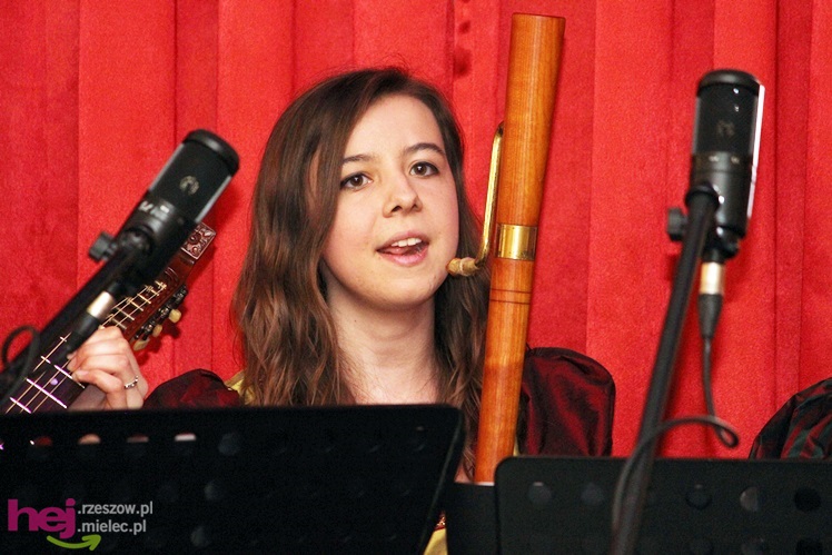 Dziewczęta z Hortus Musicus podziękowały partnerom zespołu