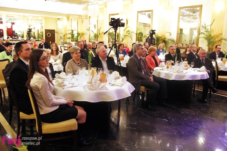 Dziewczęta z Hortus Musicus podziękowały partnerom zespołu