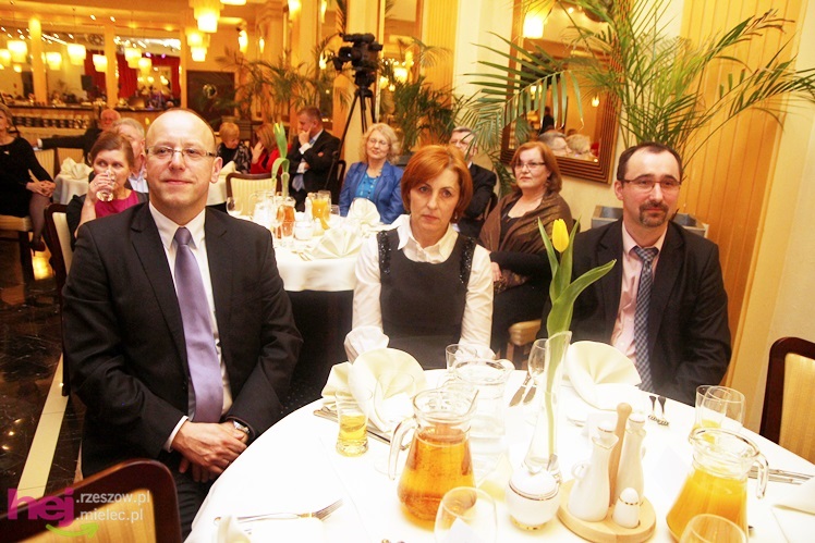 Dziewczęta z Hortus Musicus podziękowały partnerom zespołu