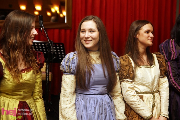 Dziewczęta z Hortus Musicus podziękowały partnerom zespołu