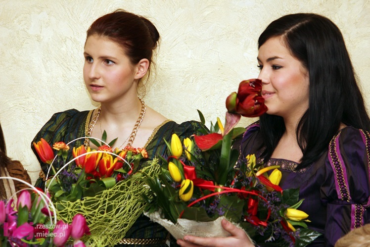 Dziewczęta z Hortus Musicus podziękowały partnerom zespołu