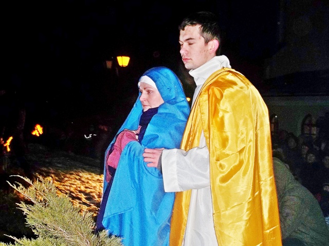 Misterium Męki Pańskiej w Przecławiu, mimo mrozu i śniegu odbyło się w plenerze