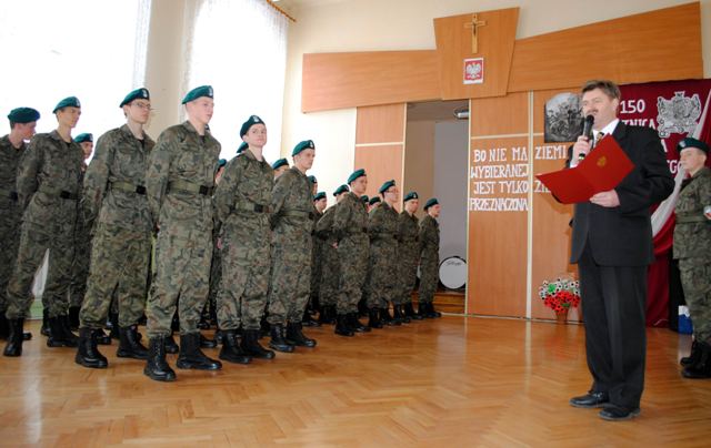 Patriotyzm w mundurze. Ślubowanie uczniów klasy wojskowej