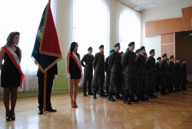 Patriotyzm w mundurze. Ślubowanie uczniów klasy wojskowej