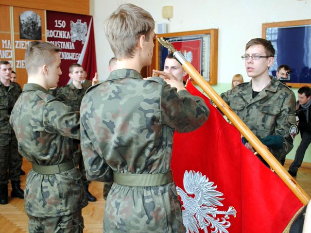 Patriotyzm w mundurze. Ślubowanie uczniów klasy wojskowej