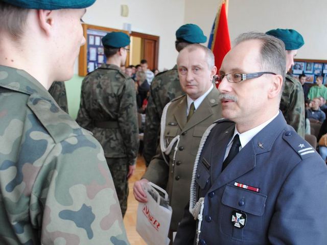 Patriotyzm w mundurze. Ślubowanie uczniów klasy wojskowej