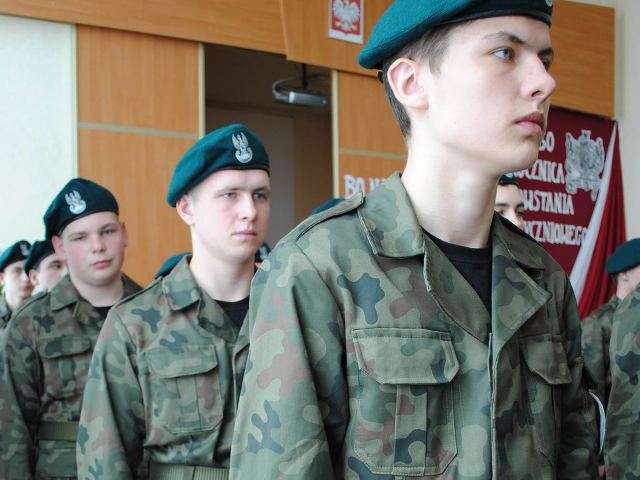 Patriotyzm w mundurze. Ślubowanie uczniów klasy wojskowej