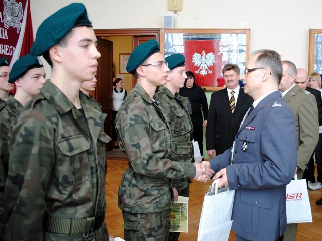 Patriotyzm w mundurze. Ślubowanie uczniów klasy wojskowej