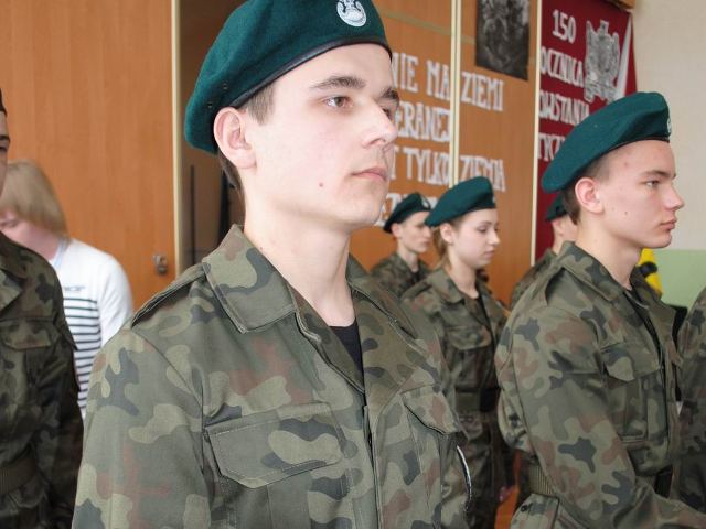 Patriotyzm w mundurze. Ślubowanie uczniów klasy wojskowej