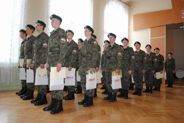 Patriotyzm w mundurze. Ślubowanie uczniów klasy wojskowej