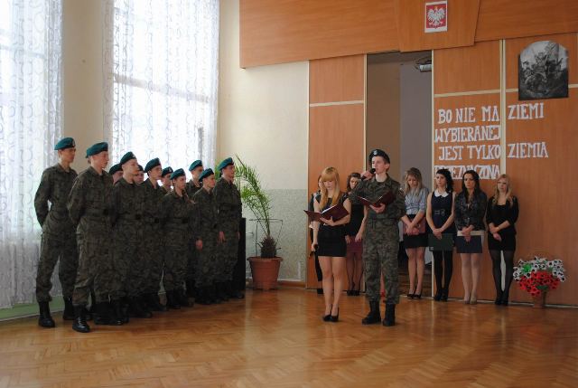 Patriotyzm w mundurze. Ślubowanie uczniów klasy wojskowej