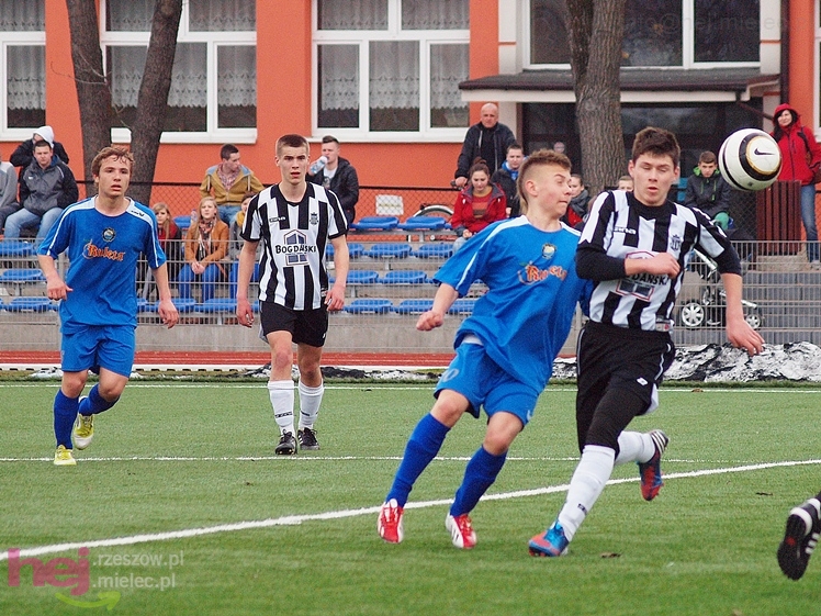 Juniorzy młodsi walczyli z Sandecją Nowy Sącz