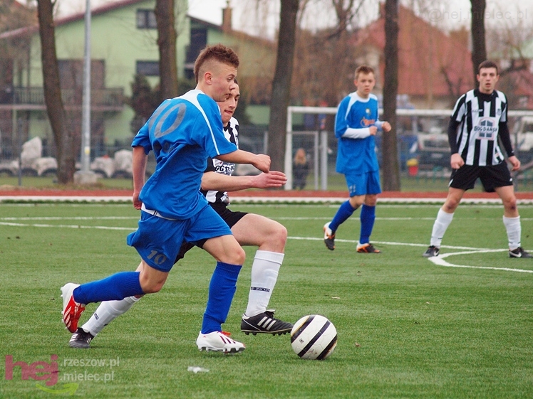 Juniorzy młodsi walczyli z Sandecją Nowy Sącz