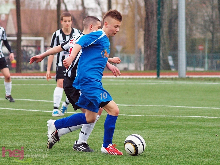 Juniorzy młodsi walczyli z Sandecją Nowy Sącz