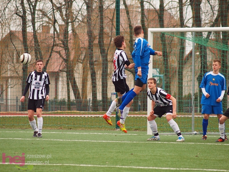 Juniorzy młodsi walczyli z Sandecją Nowy Sącz