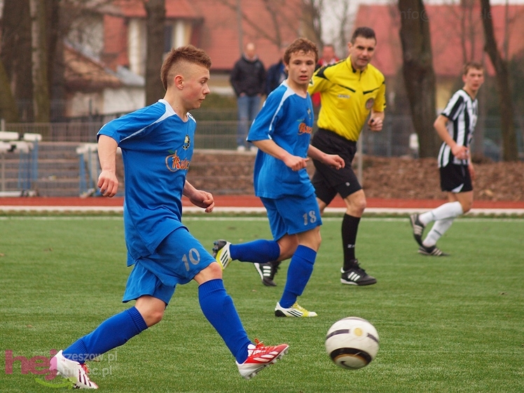 Juniorzy młodsi walczyli z Sandecją Nowy Sącz