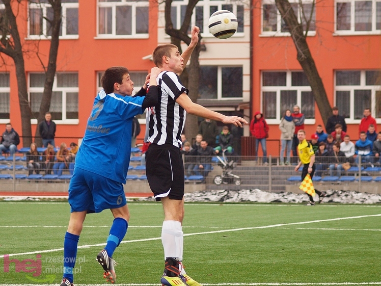 Juniorzy młodsi walczyli z Sandecją Nowy Sącz