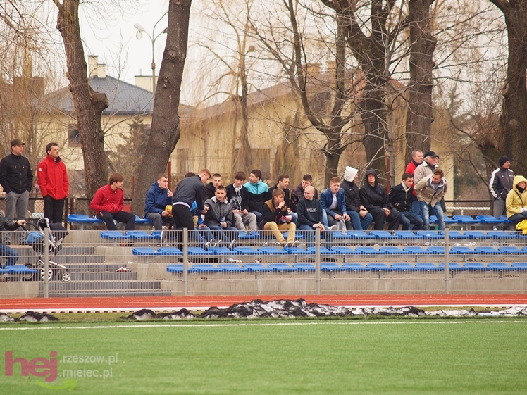 Juniorzy młodsi walczyli z Sandecją Nowy Sącz