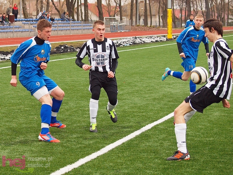 Juniorzy młodsi walczyli z Sandecją Nowy Sącz