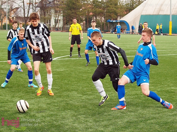 Juniorzy młodsi walczyli z Sandecją Nowy Sącz