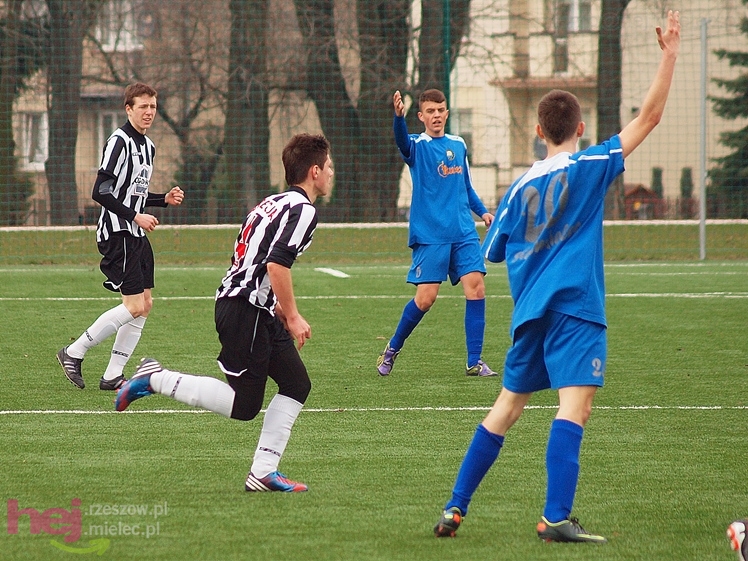 Juniorzy młodsi walczyli z Sandecją Nowy Sącz