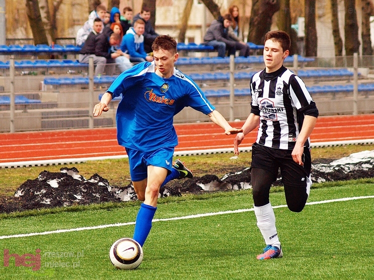 Juniorzy młodsi walczyli z Sandecją Nowy Sącz
