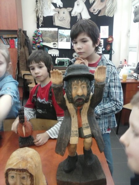 Znany mielecki artysta z wizytą w pracowni plastycznej