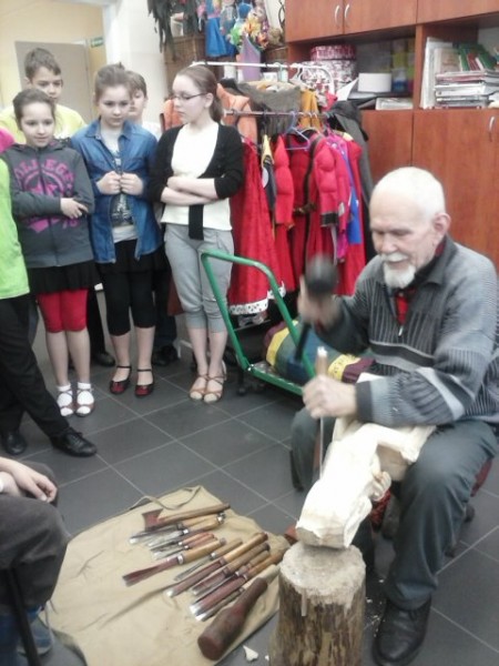 Znany mielecki artysta z wizytą w pracowni plastycznej