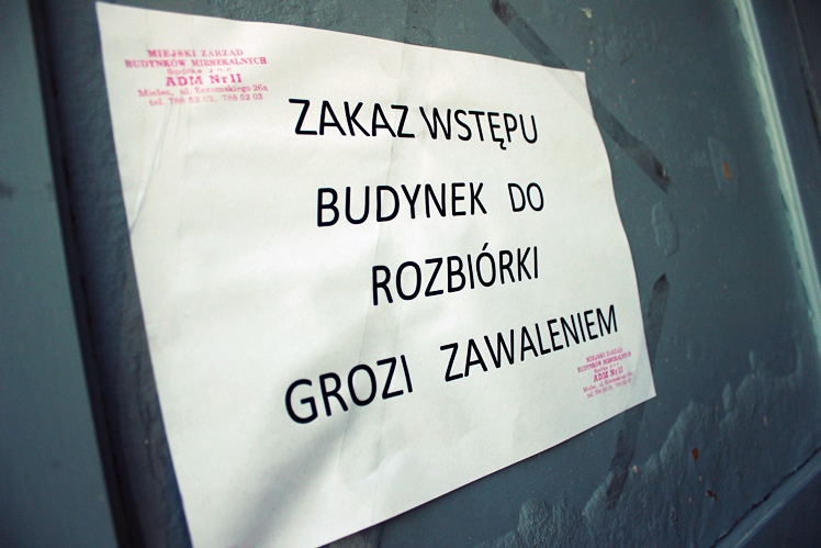 Trzy pożary później. Barak na MMR na zdjęciach