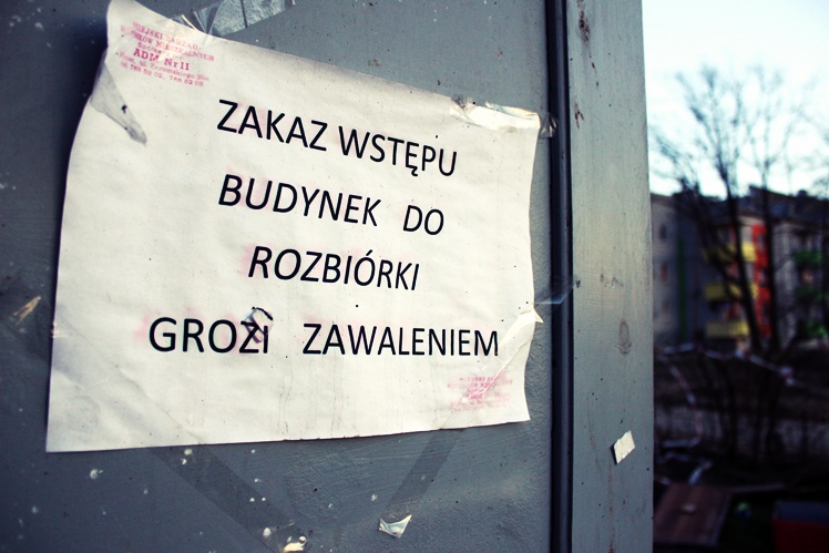 Trzy pożary później. Barak na MMR na zdjęciach
