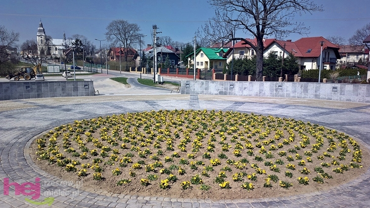 Na bulwarach prace porządkowe, ogrodnicze, wykończeniowe