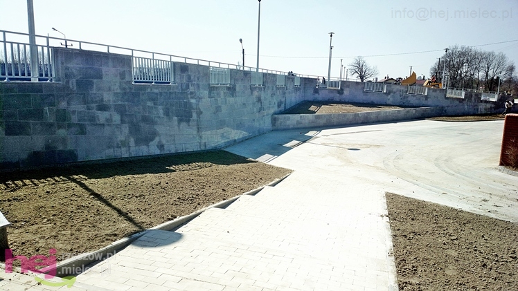 Na bulwarach prace porządkowe, ogrodnicze, wykończeniowe