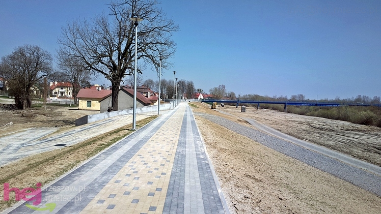 Na bulwarach prace porządkowe, ogrodnicze, wykończeniowe