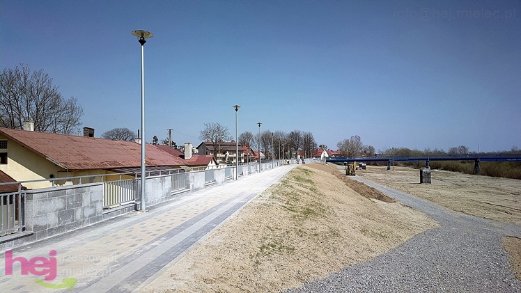 Na bulwarach prace porządkowe, ogrodnicze, wykończeniowe