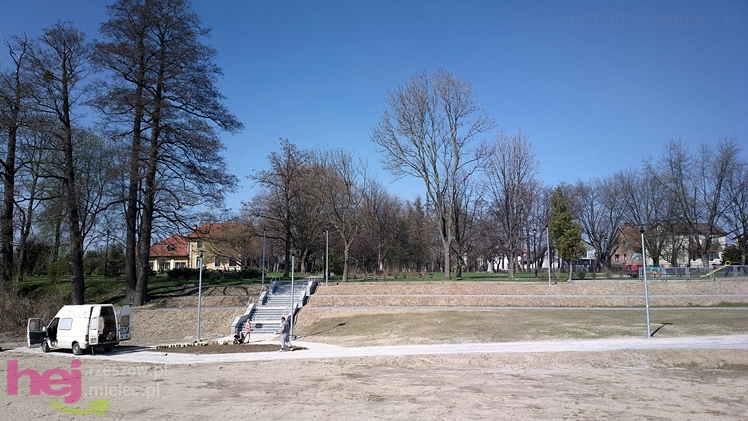 Na bulwarach prace porządkowe, ogrodnicze, wykończeniowe