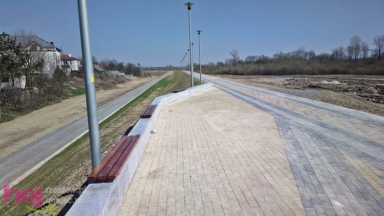 Na bulwarach prace porządkowe, ogrodnicze, wykończeniowe