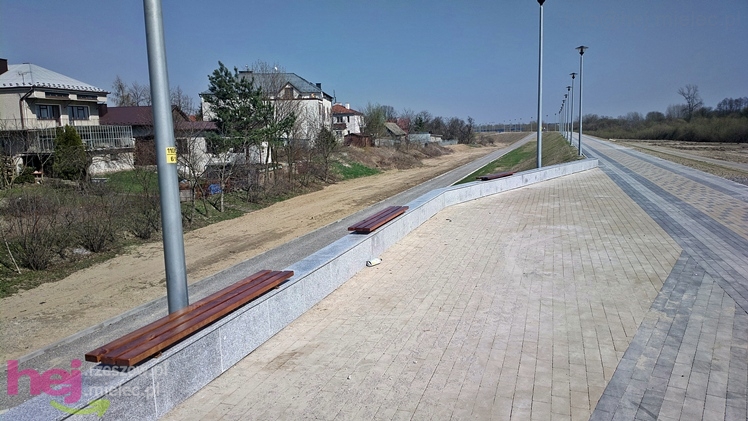 Na bulwarach prace porządkowe, ogrodnicze, wykończeniowe