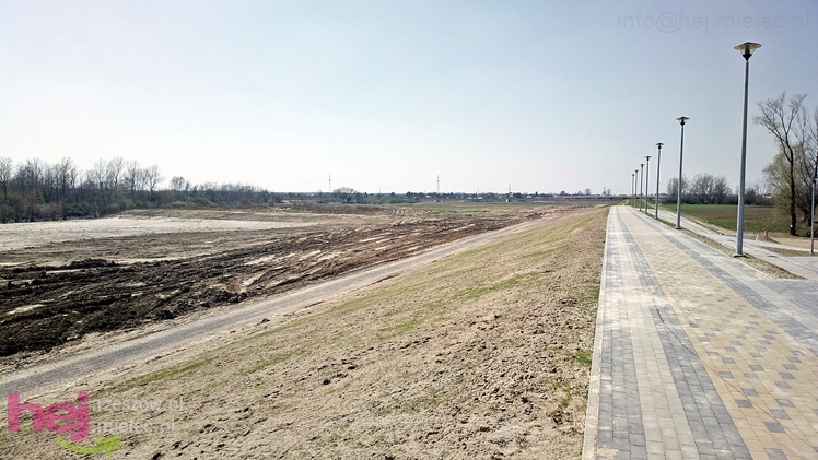 Na bulwarach prace porządkowe, ogrodnicze, wykończeniowe