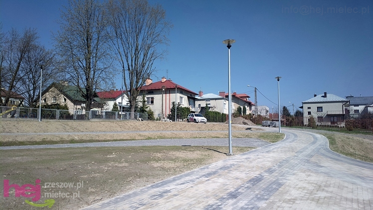 Na bulwarach prace porządkowe, ogrodnicze, wykończeniowe