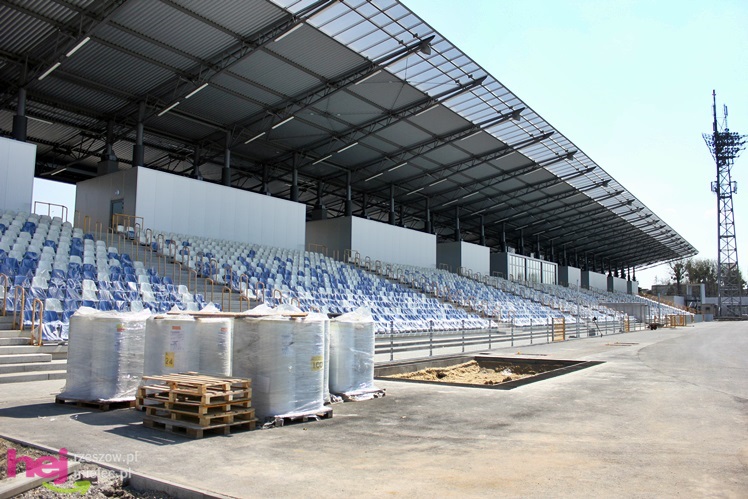 Na stadionie miejskim ruszyły prace przy bieżni