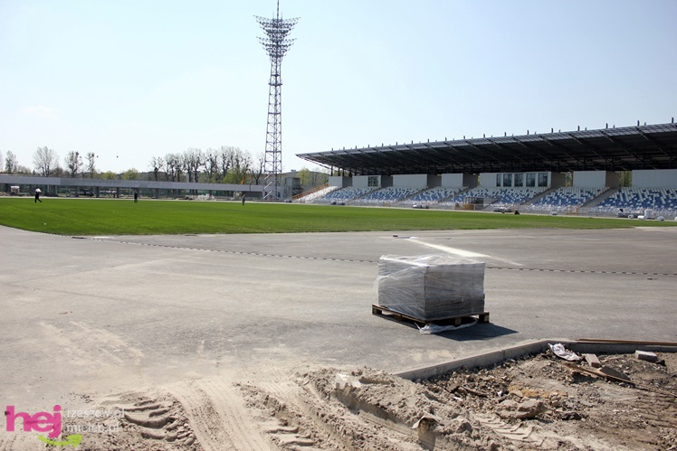 Na stadionie miejskim ruszyły prace przy bieżni