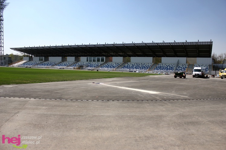 Na stadionie miejskim ruszyły prace przy bieżni